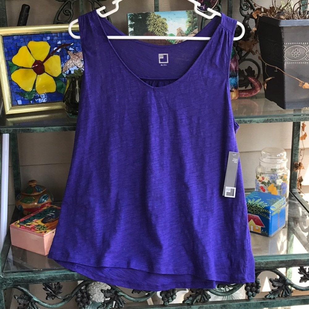 Just like the magenta one!  It’s purple.  NWT!